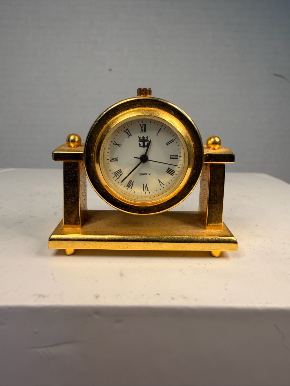 Royal Caribbean International Miniature Gold-Tone
Quartz Desk Clock